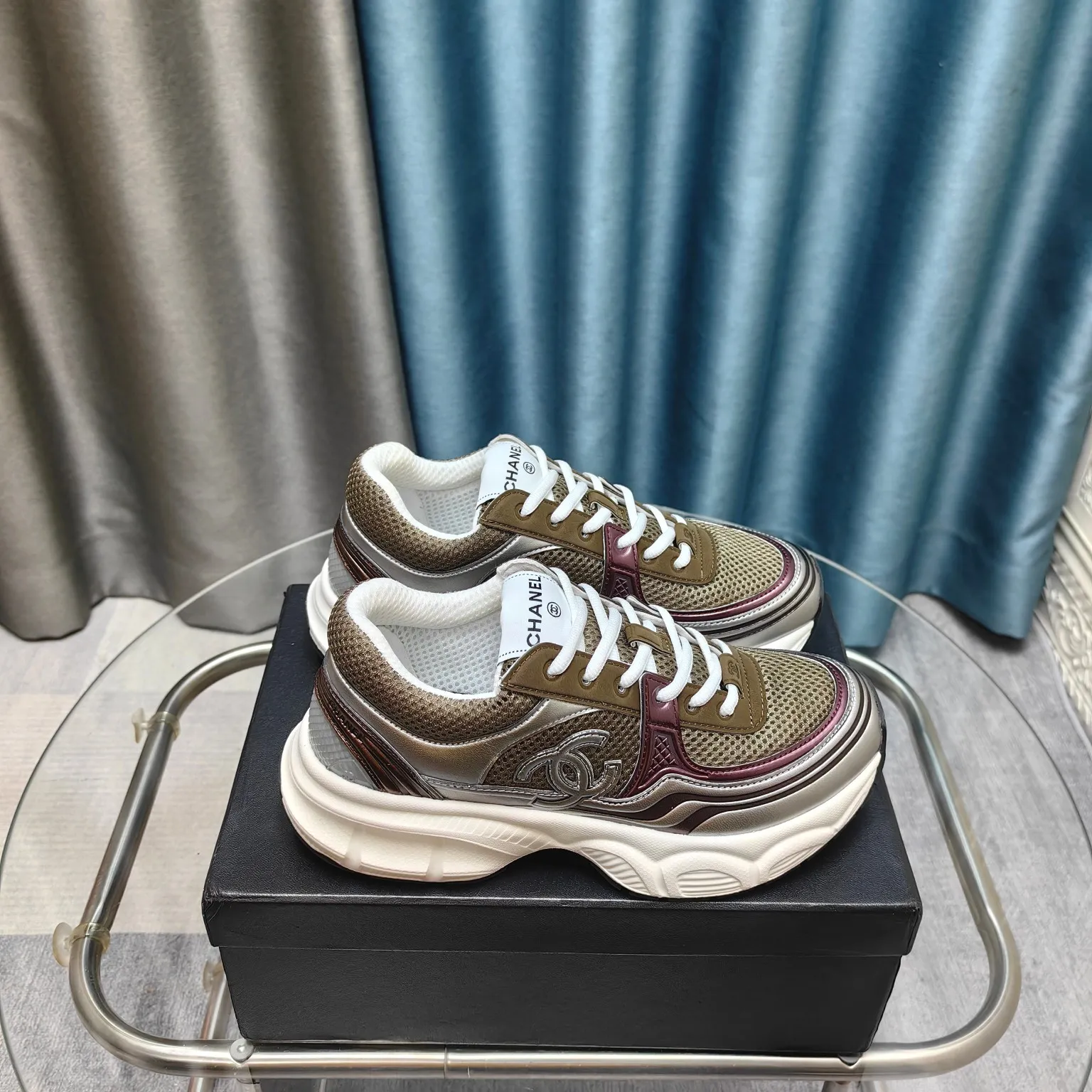 p680🐮🐮Chanel Chanel dad shoes, men and women couples - 2025 counter top casual sports shoes This classic design; the upper is electro-embroidered with a variety of techniques; the outsole is fashionable and sporty; it is unusual to incorporate a variety of color matching elements... The diversified mix and match is very beautiful and versatile, casual, fashionable, sports and outdoor can be taken into account... ꫛꫀꪝ Go➫ Material: ❶Upper is made of: Original imported first-layer silk cowhide + original waterproof cloth + original first-layer cowhide ❷Inner lining: original sheep lining + mesh ❸Outsole based on: original TPU combination outsole Special counter boutique packaging complete set for women 35–41